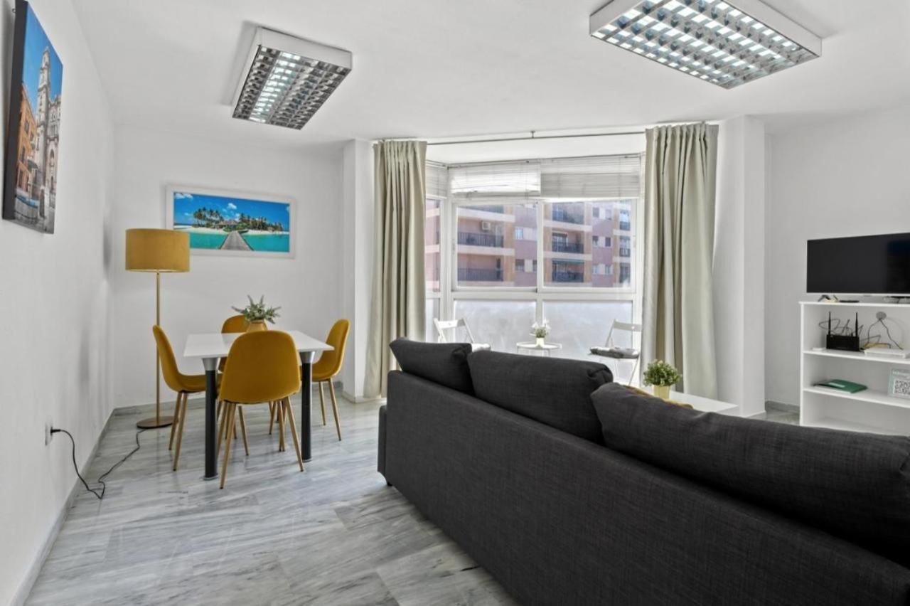 Apartamento Luminoso Cuarteles Apartment Malaga Luaran gambar