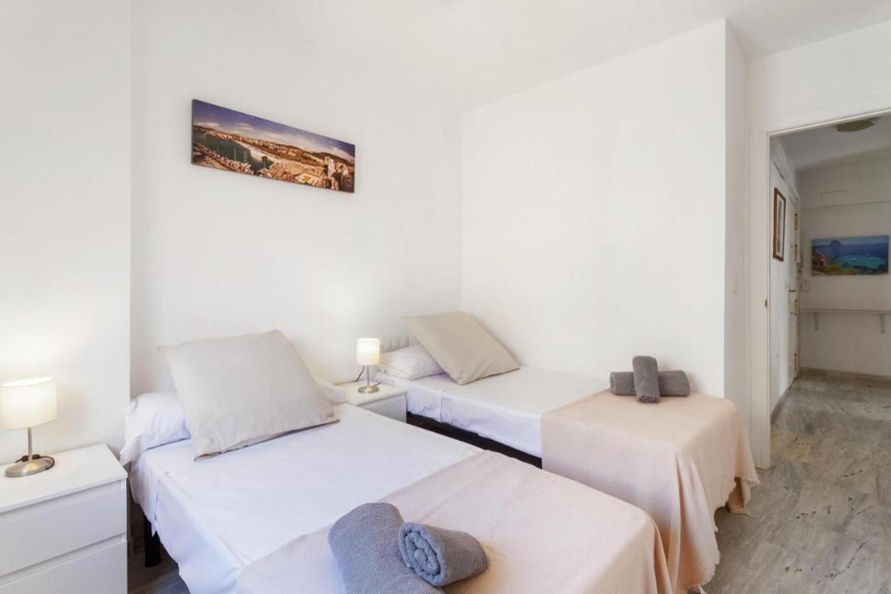 Apartamento Luminoso Cuarteles Apartment Malaga Luaran gambar