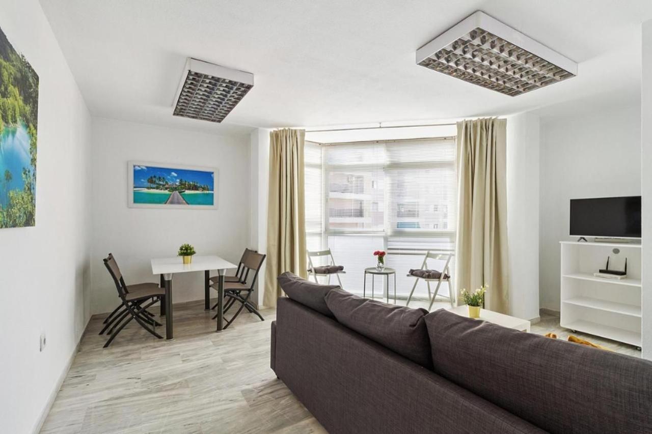 Apartamento Luminoso Cuarteles Apartment Malaga Luaran gambar