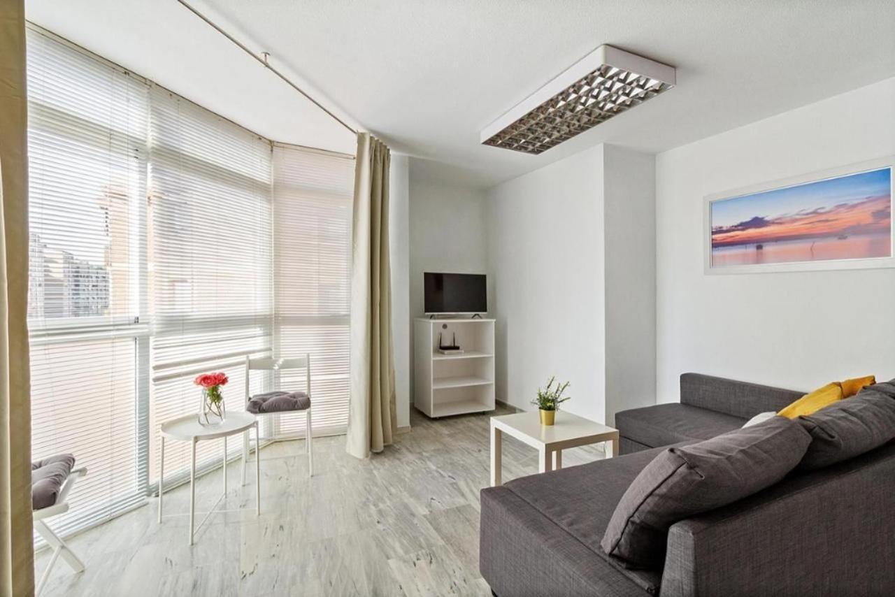 Apartamento Luminoso Cuarteles Apartment Malaga Luaran gambar