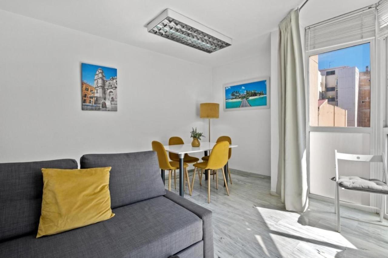 Apartamento Luminoso Cuarteles Apartment Malaga Luaran gambar